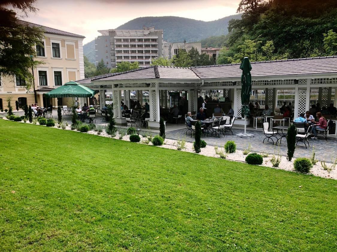 Hotel Versay Băile Herculane Extérieur photo